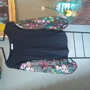 Umgee black top with floral sleeves